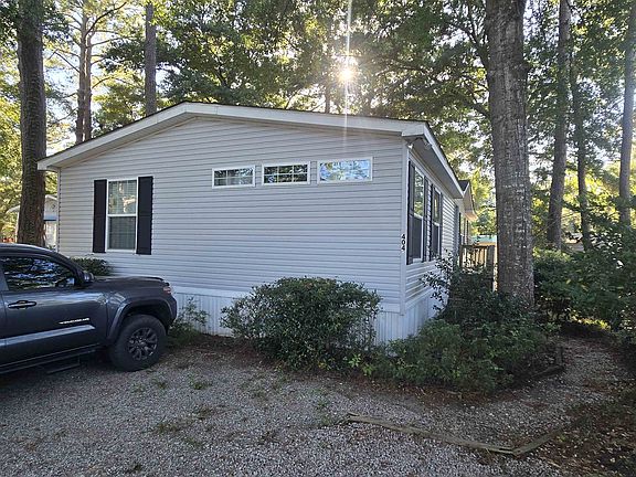 4th image of 404 Delton Dr.