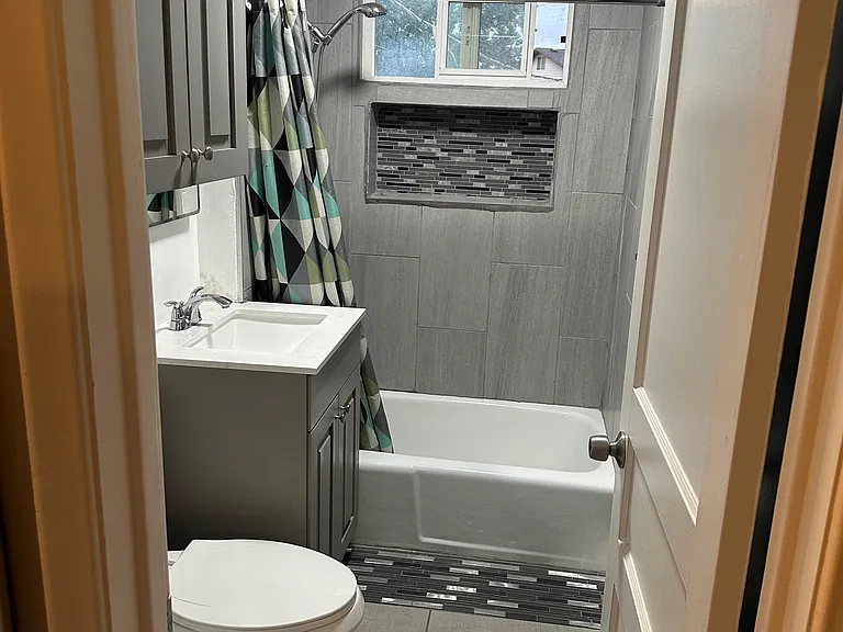 625 Grace Ave — Photo 6