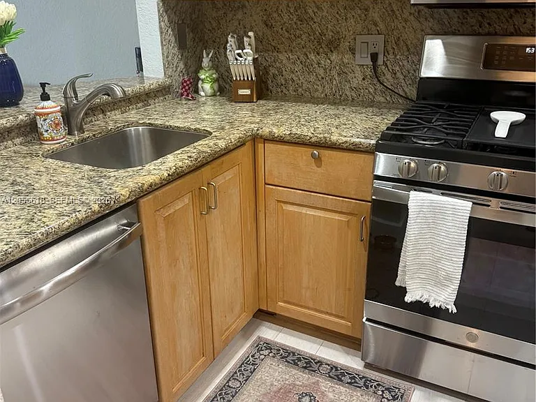 6709 N Kendall Dr #220 — Photo 1