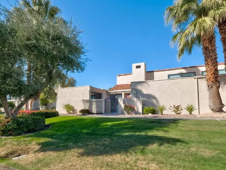 135 Desert West Dr — Photo 27