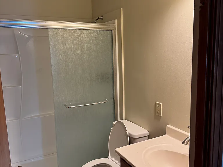 1520 Robbins Ave — Photo 5