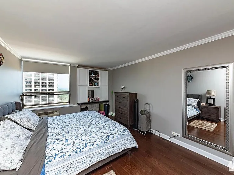 1460 N Sandburg Ter #2510 — Photo 9