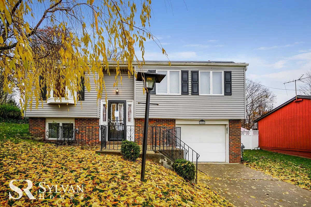 985 Glen Hayes Dr photo 1