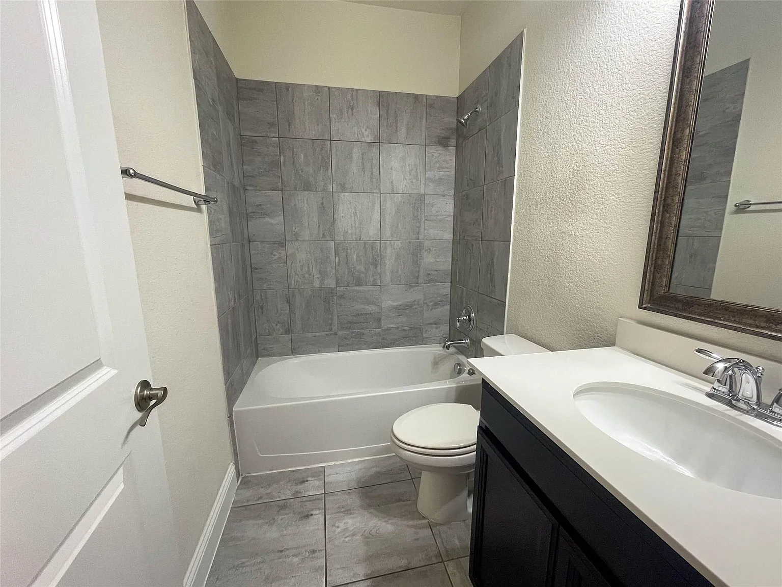 5 bed, 4.5 bath, 3215 sqft, $3,499 — Photo 4