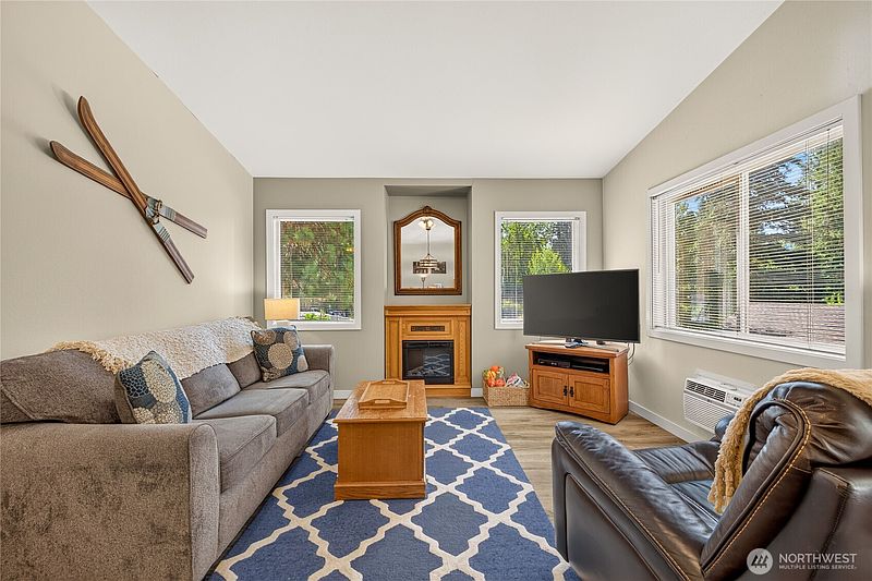 2nd image of 525 Alpine Place #D3