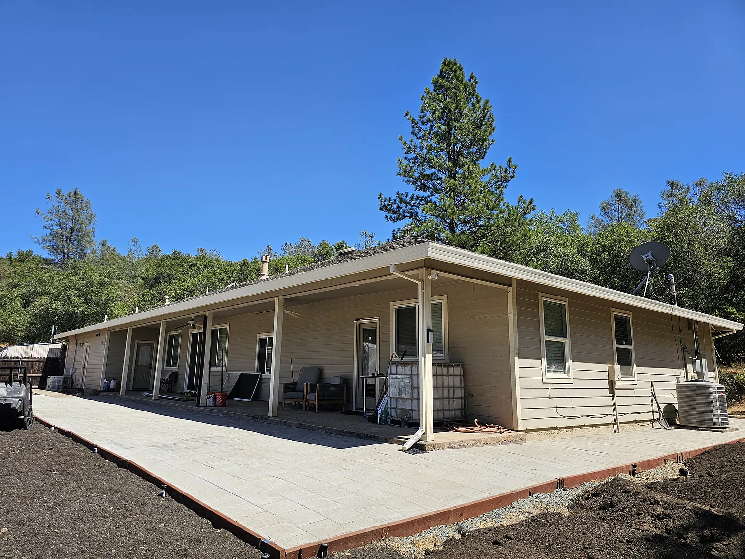 3 bed, 2500 sqft, $2,955 — Photo 3