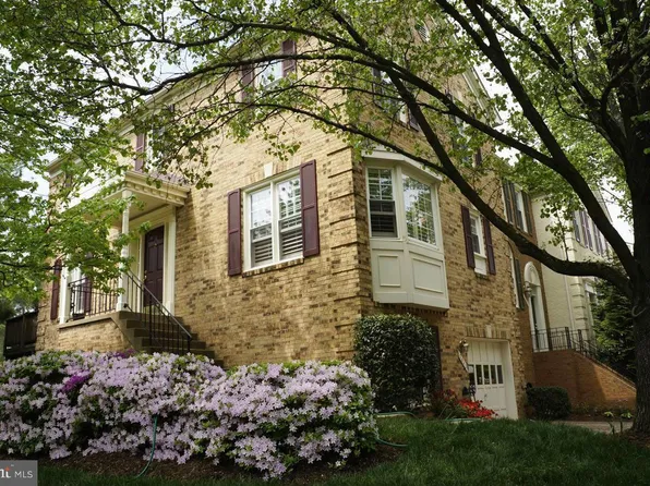 2043 Pieris Ct, Vienna, VA 22182