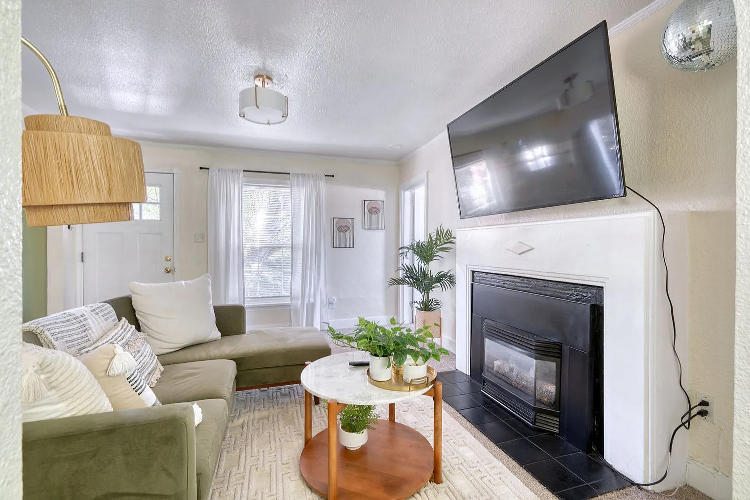 1 bed, 1.0 bath, 645 sqft, $2,559 — Photo 3