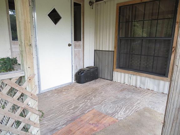 5th image of 1570 NE 169th Ct