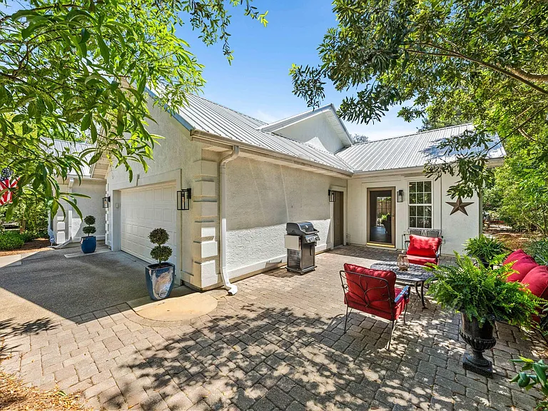 220 Seabreeze Cir — Photo 40