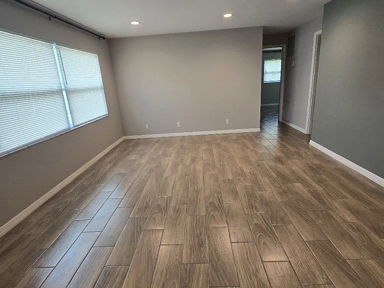203 Chalmer Dr — Photo 9