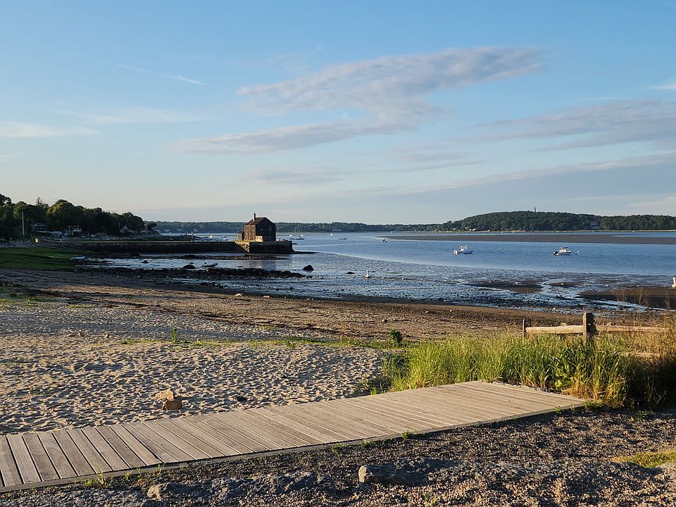 Gray's Beach, less than 1 mile walk.