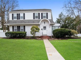 2 Dickel Rd, Scarsdale, NY 10583