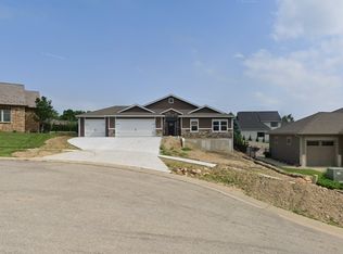 6318 SW 44th Ct, Topeka, KS 66610