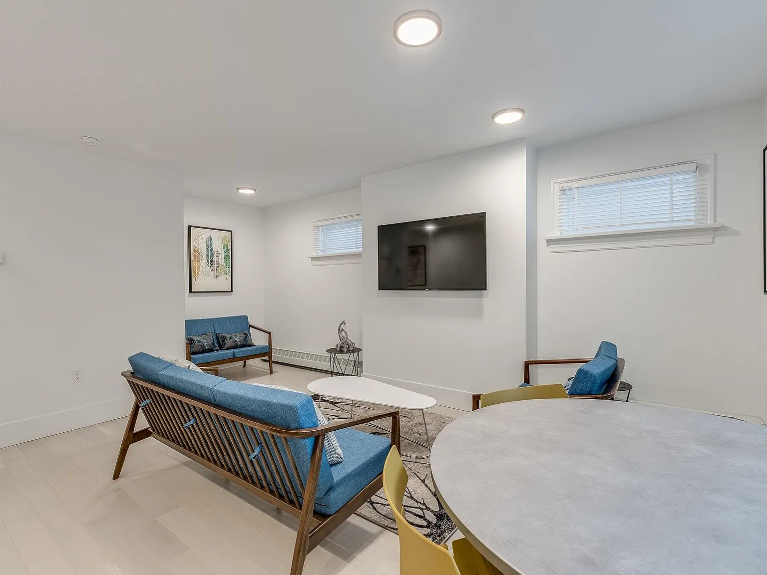 3 bed, 754 sqft, $4,390 — Photo 2