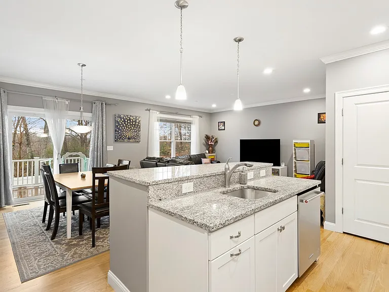 100 Baldwin Ave #7 — Photo 8