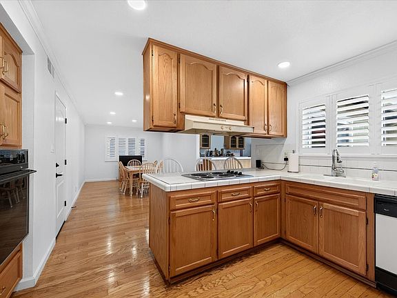 5th image of 228 Valencia Street