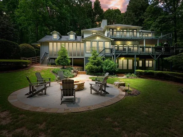 627 Apache Trl, Woodstock, GA 30189