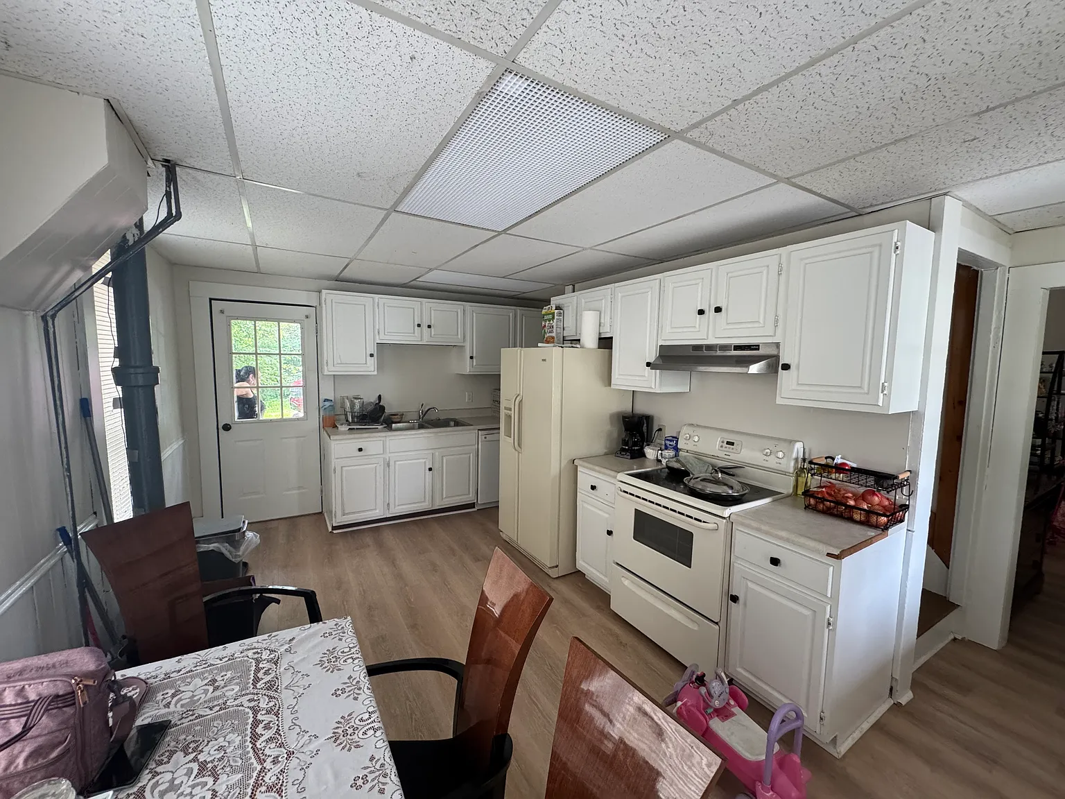 3 bed, 1100 sqft, $2,100 — Photo 1