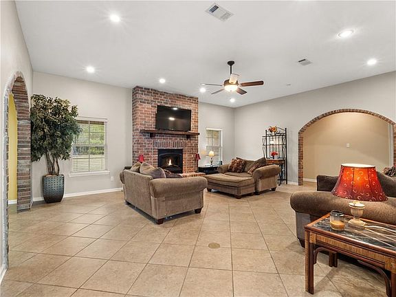5th image of 125 Eagle Dr