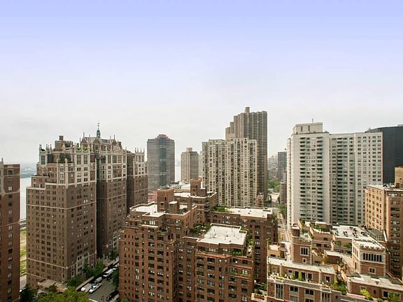 4th image of 320 E 42nd St APT 2417
