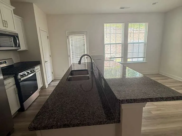 2100 Solana Woods Dr — Photo 6