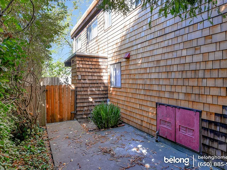 2223 Ward St #B — Photo 2