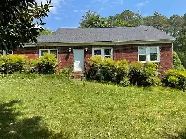 6 bed, 2324 sqft, $550 — Photo 2