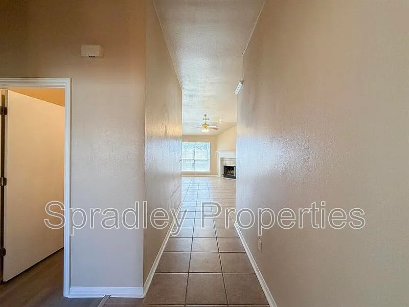 Building Photo - 217 Meadowbrook Dr