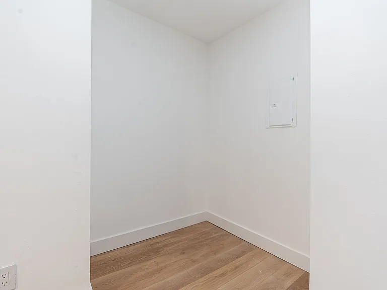 28 Maynard Ave #50109A-303 — Photo 4