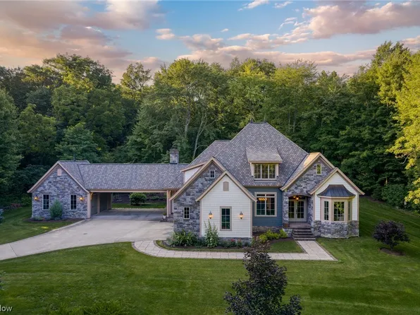 11810 Woodiebrook Rd, Chardon, OH 44024