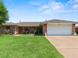 543 Sunset Dr, Watonga, OK 73772