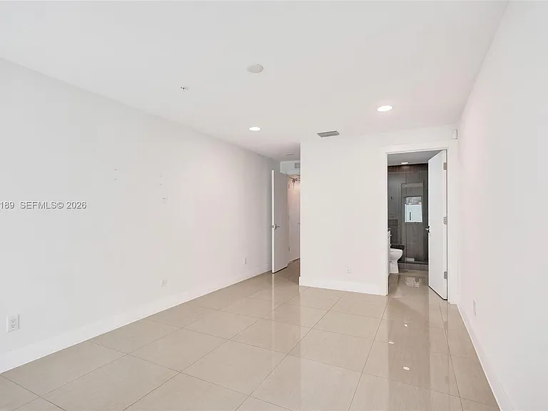820 NE 7th St #G — Photo 19