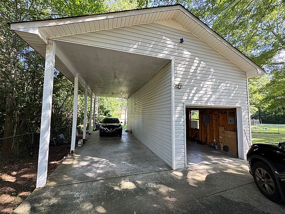 5th image of 2323 Applewood Dr