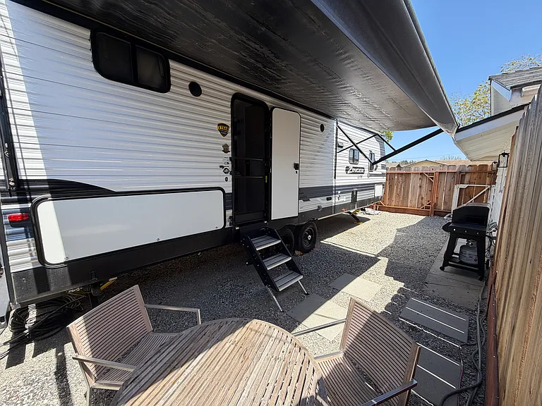 Melrose Dr — Photo 20