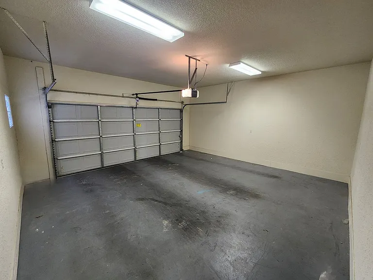 2409 Cortina Mnr — Photo 33