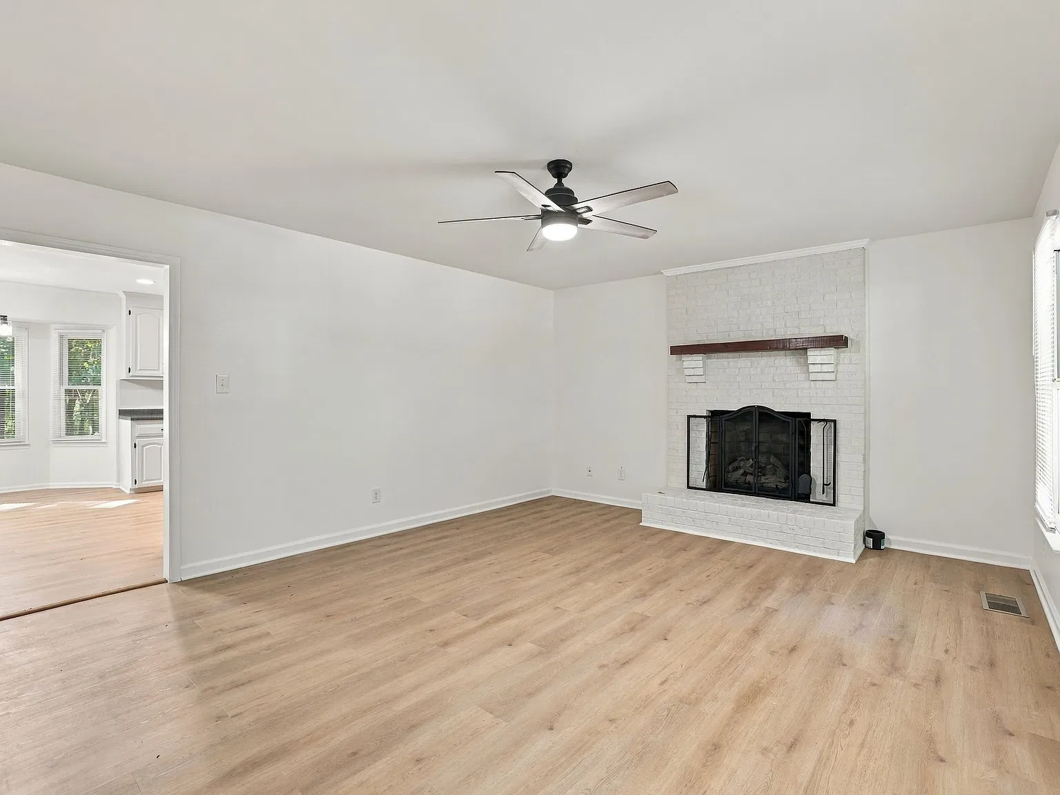 3 bed, 1498 sqft, $1,900 — Photo 2