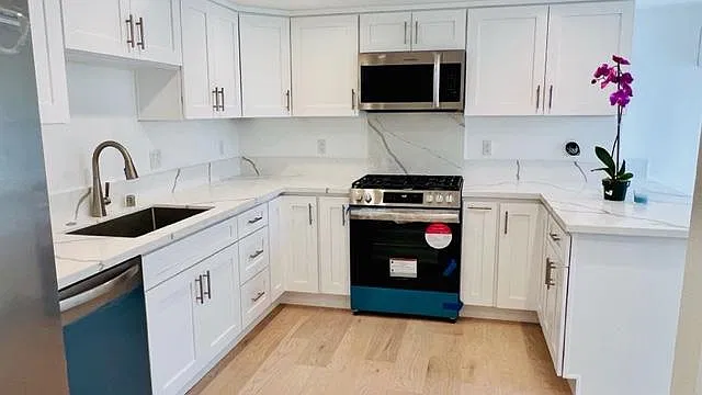 Studio, 670 sqft, $2,250 — Photo 2