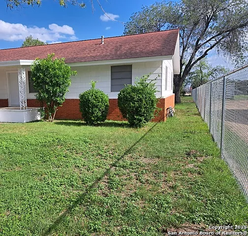 2 bed, 1.0 bath, 945 sqft, $1,250 — Photo 2