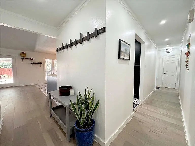 4806 Wind River Rd — Photo 3