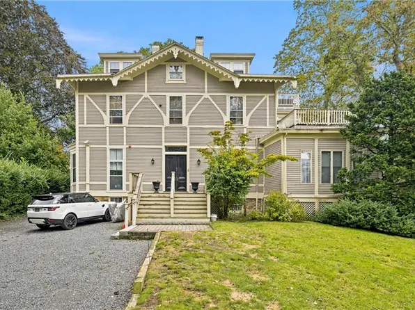 4 Red Cross Ave APT 1A, Newport, RI 02840