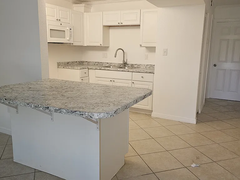 2501 Harn Blvd #H10 — Photo 2
