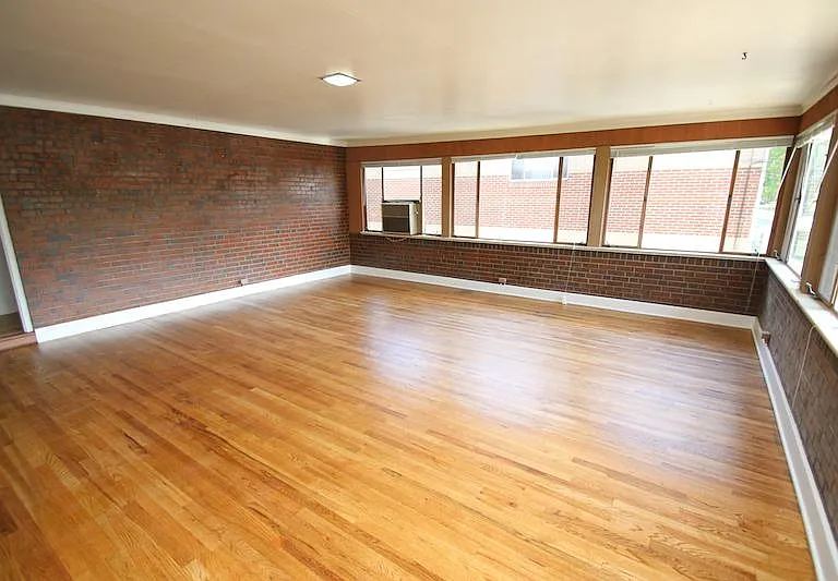 827 N Glencoe St — Photo 5