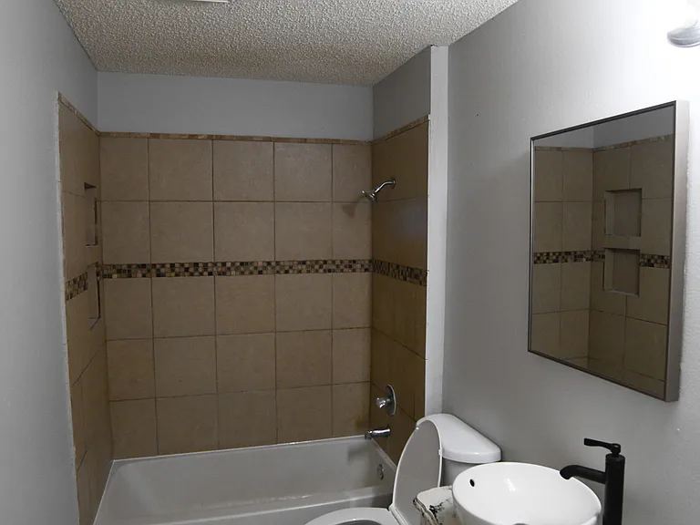 3231 Tree Grove Dr — Photo 12