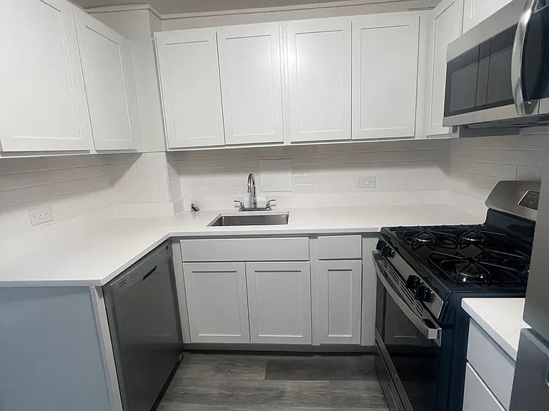 7251 At Waters Edge — Photo 15