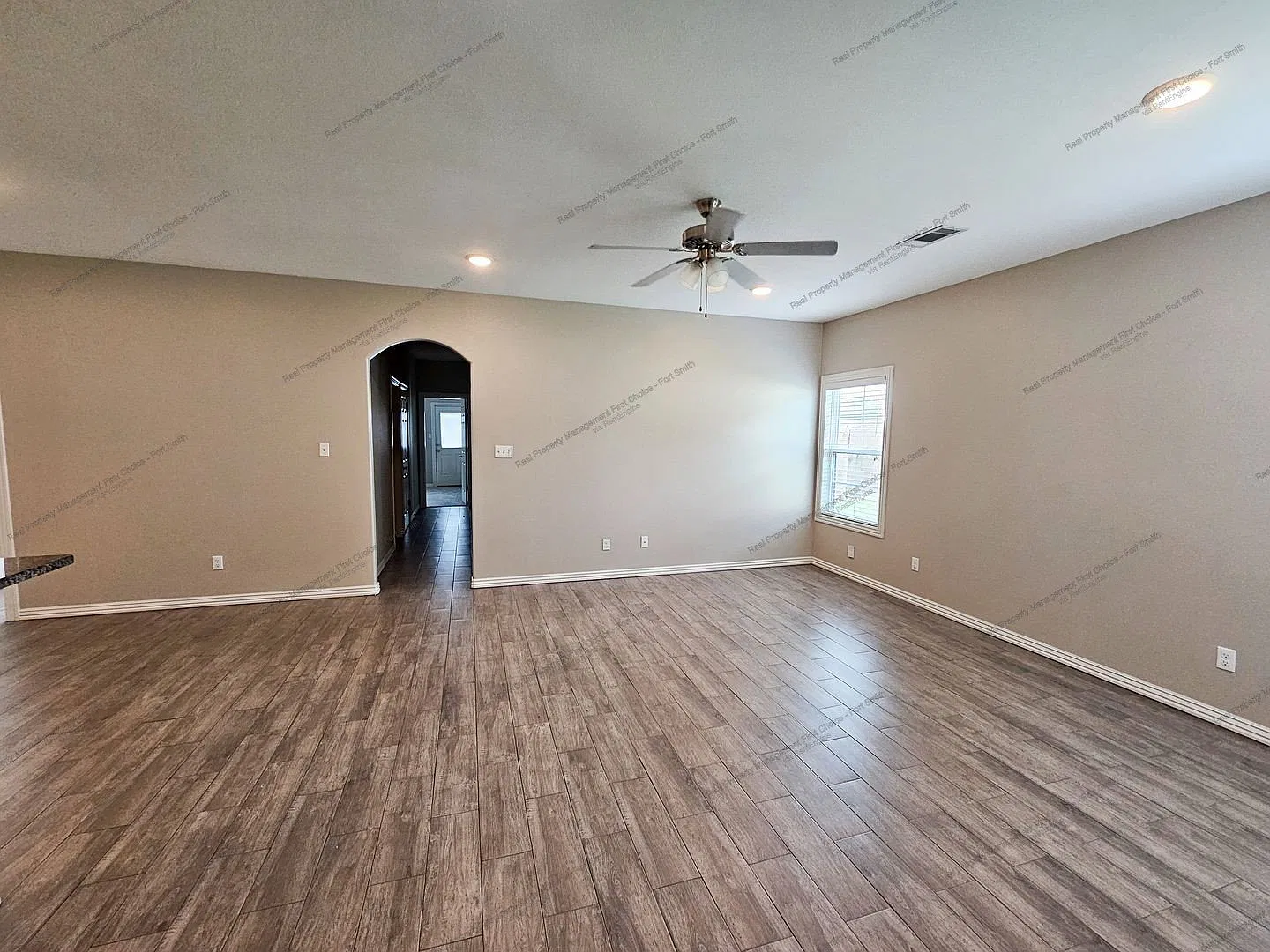 3 bed, 2.0 bath, 1400 sqft, $1,549 — Photo 2