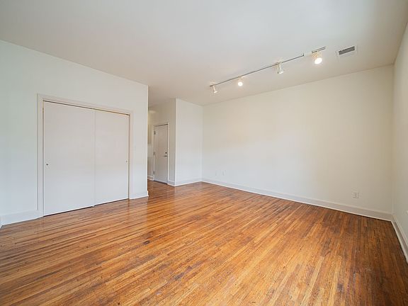 4th image of 714 N High St #16
