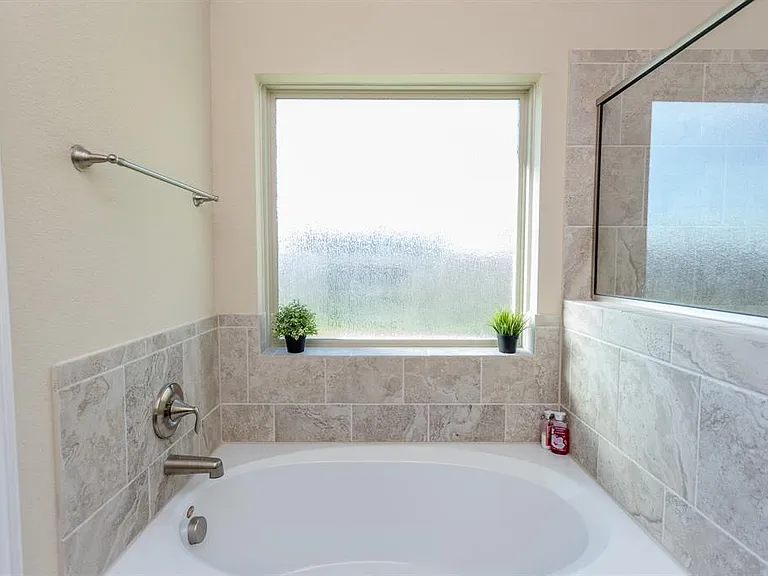 11075 Walts Run Ln — Photo 9
