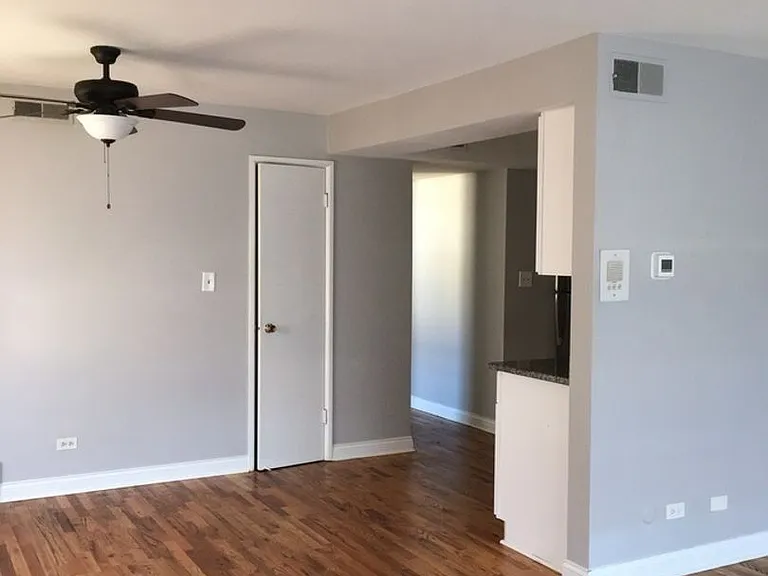 10909 S Keating Ave — Photo 4
