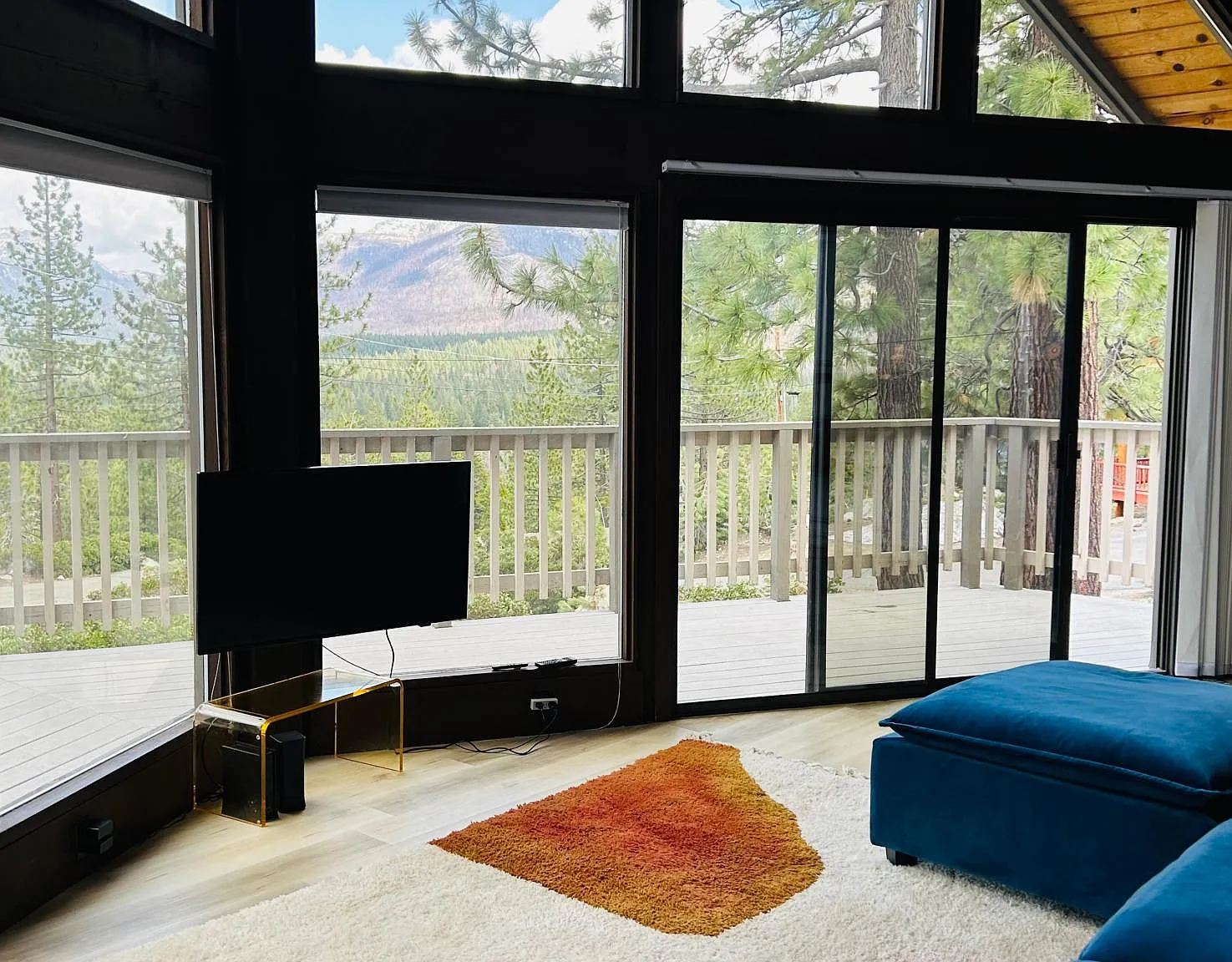 4 bed, 2296 sqft, $4,500 — Photo 3